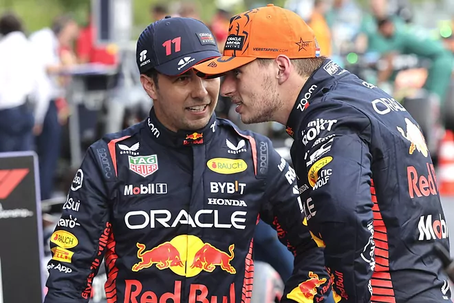Verstappen da la espalda a Checo Pérez por el subcampeonato de F1