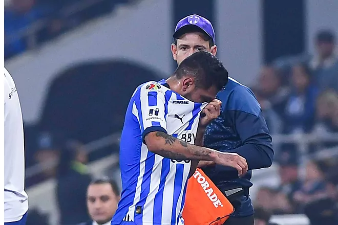 Tecatito Corona: Buena noticia, sin cirugía; la mala, se pierde inicio del Clausura 2024 con Monterrey