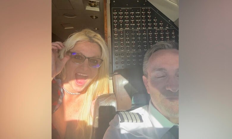 Asegura Britney Spears que pilotó un avión