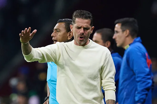 Fernando Gago recibe sanción tras despotricar contra arbitraje de Clásico Nacional