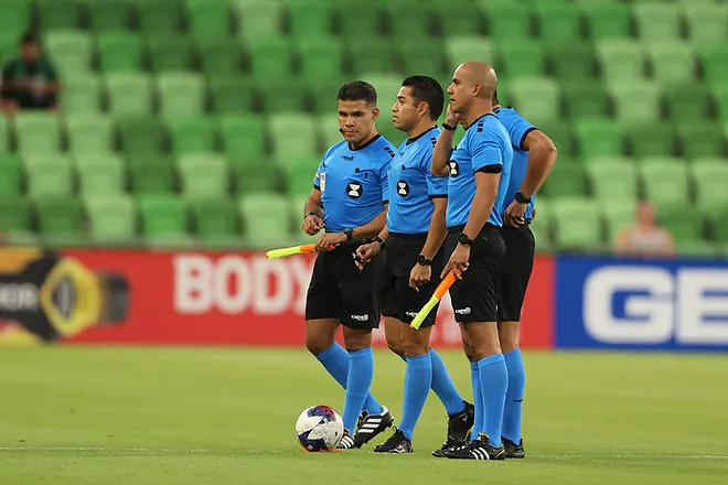 No sólo la tarjeta azul: Los cambios en el reglamento que revolucionarán el futbol