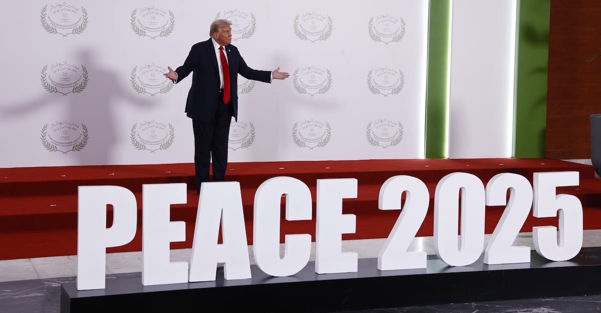 "Trump afirma 'paz en Oriente Medio' pero evita mencionar solución política para conflictos con Palestina"