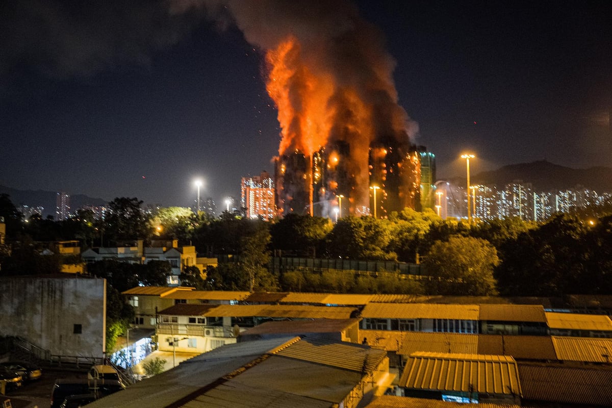 Aumenta a 75 los muertos por el incendio en Hong Kong; 279 siguen desaparecidas