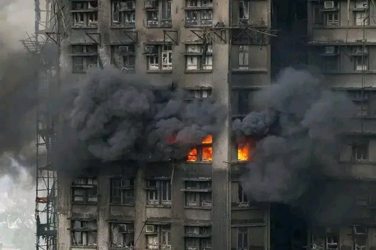 Emergencia resuelta: 144 personas localizadas después del devastador incendio en Hong Kong, pero la búsqueda sigue siendo intensiva para encontrar a los 150 desaparecidos restantes.